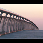 Most v ruzovem svetle